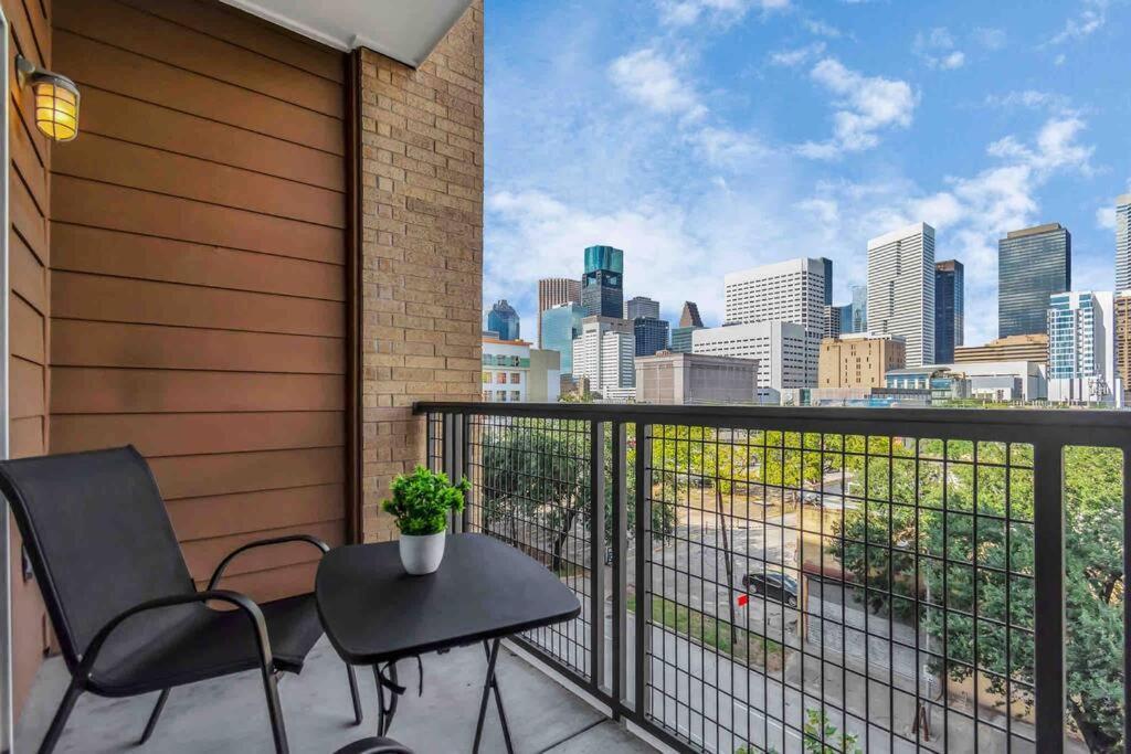 Htown Downtown Oasis Apartment Houston Ngoại thất bức ảnh
